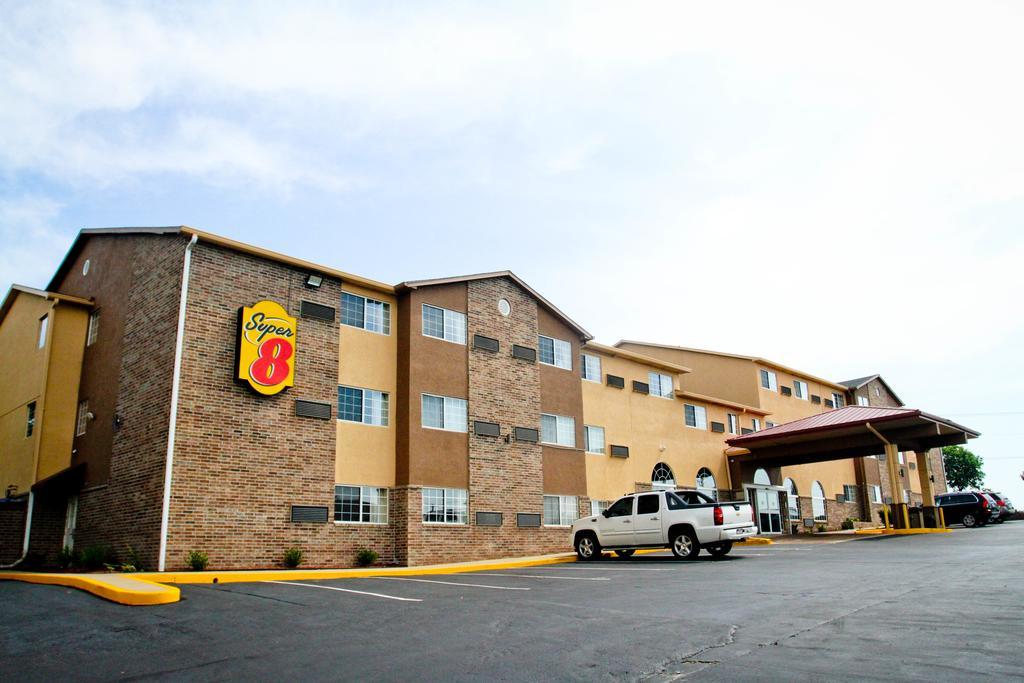 Super 8 By Wyndham Metropolregion Kansas City Exterior foto